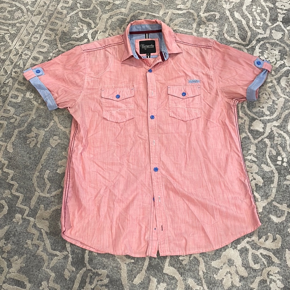 Men’s short sleeve button down.